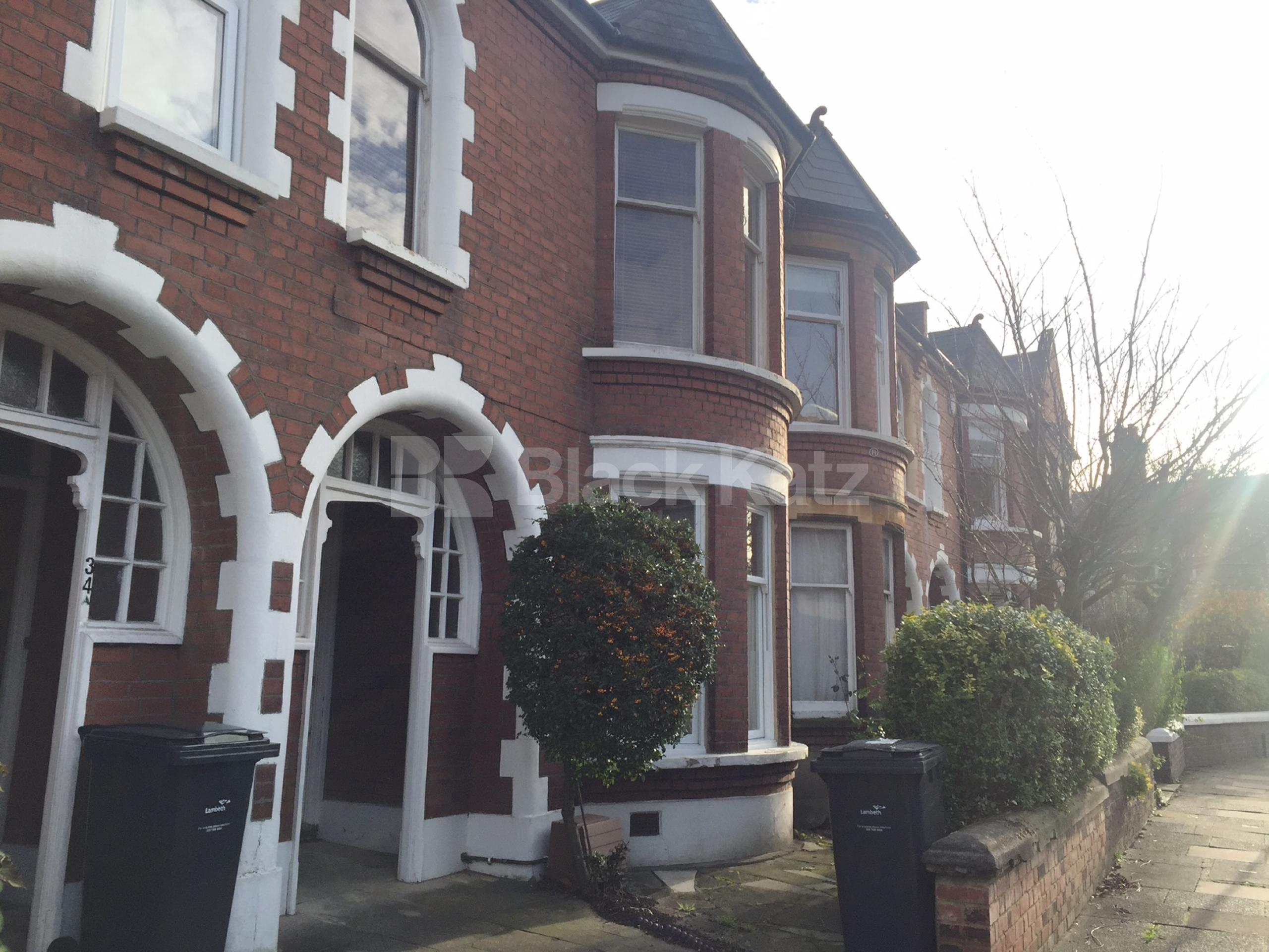 Glorious 2 Bedroom, Un Furnished Ground Floor Flat in Fieldhouse Road SW12